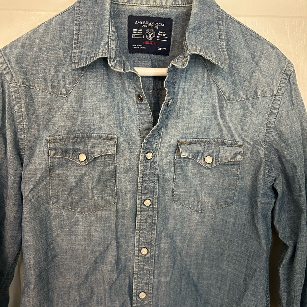American Eagle Outfitters Men's Blue Denim Shirt
